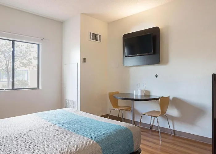6-page, Az Hotel 4*