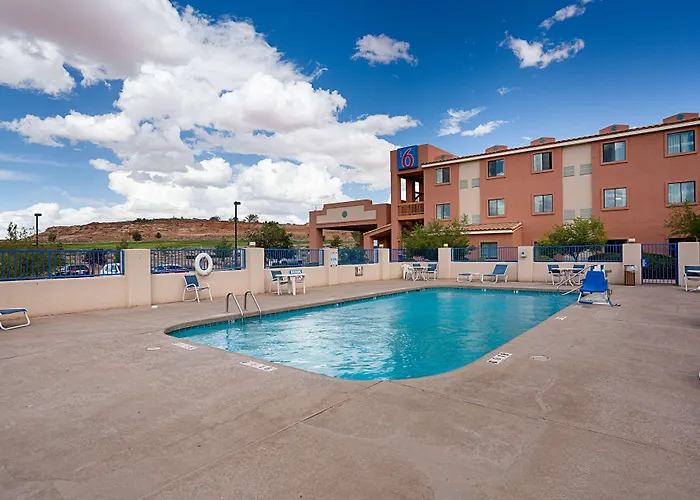 Hotel 6-page, Az