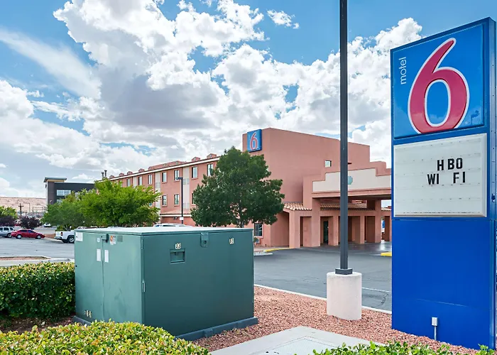 Hotel 6-page, Az