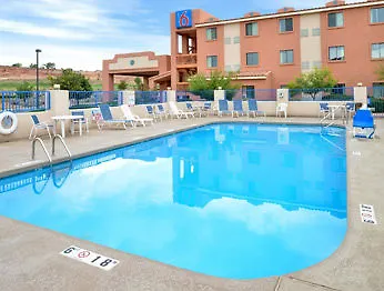 Hotel 6-page, Az 4*
