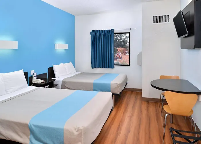 Hotel 6-page, Az 4*