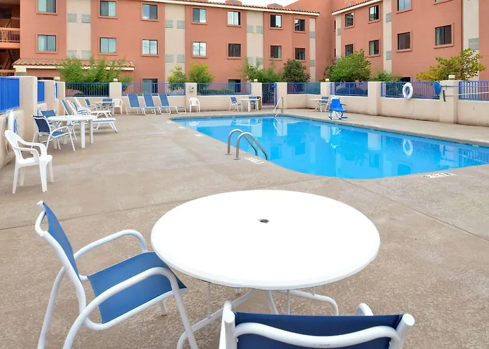 6-page, Az Hotel 4*