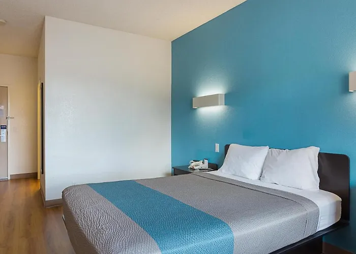 6-page, Az Hotel 4*